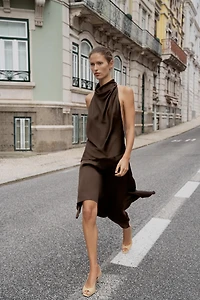 ASYMMETRIC HEELED SANDALS