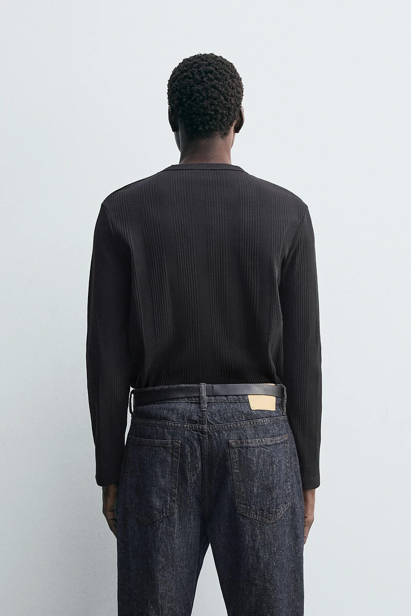 STRUCTURED HENLEY COLLAR T-SHIRT