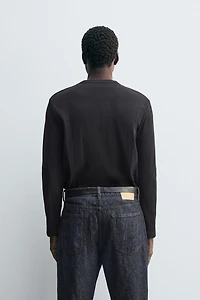 STRUCTURED HENLEY COLLAR T-SHIRT