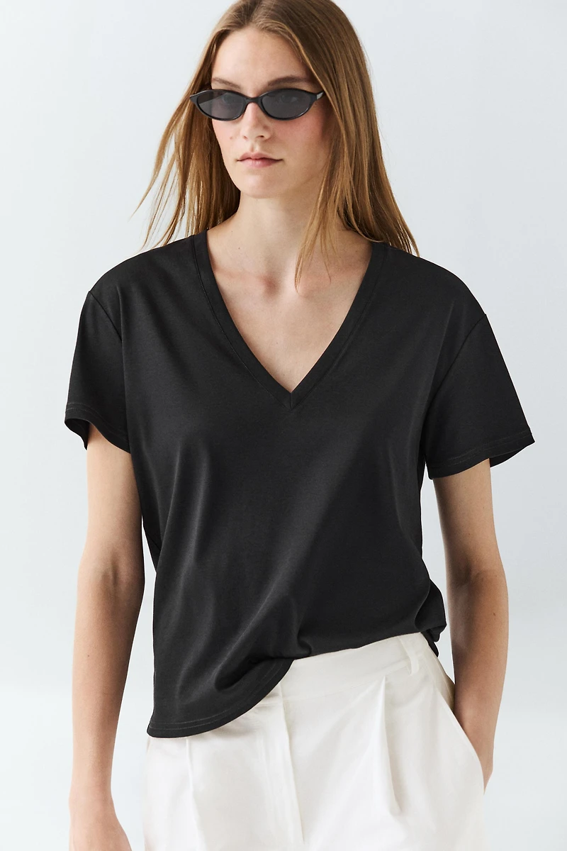 Flowing V-neck T-shirt