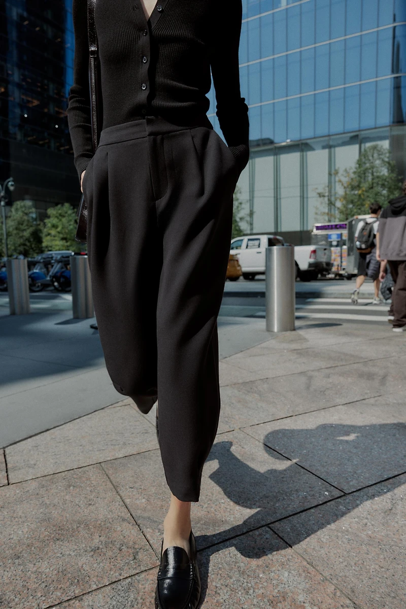 PLEATED TAPERED PANTS