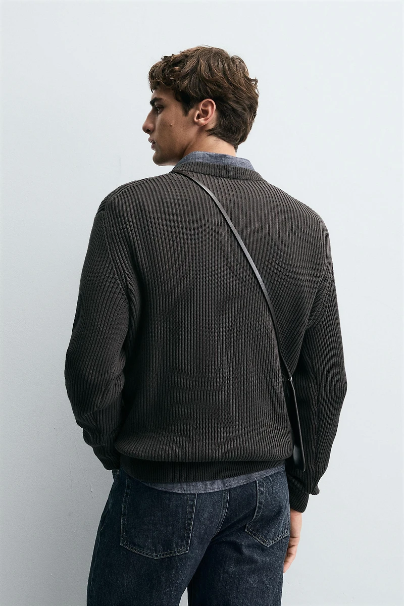 RIBBED TEXTURED SWEATER