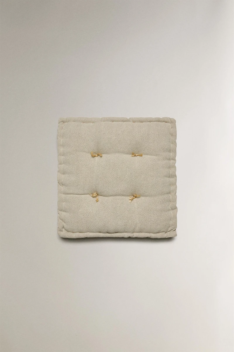 SEAT CUSHION WITH TOPSTITCHING