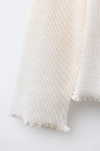 RIBBED TOP WITH EMBROIDERED DETAIL