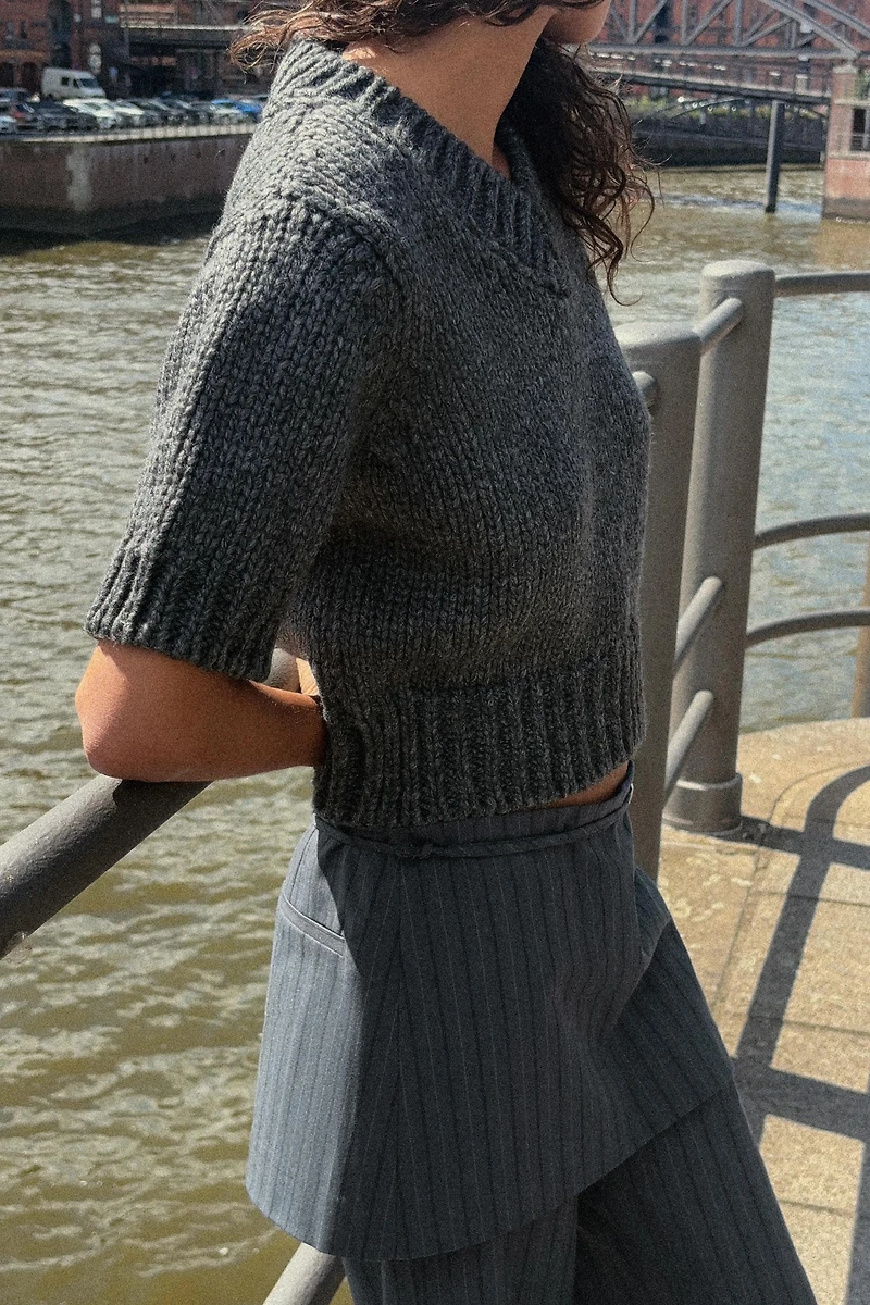 PULL COURT EN MAILLE COL V