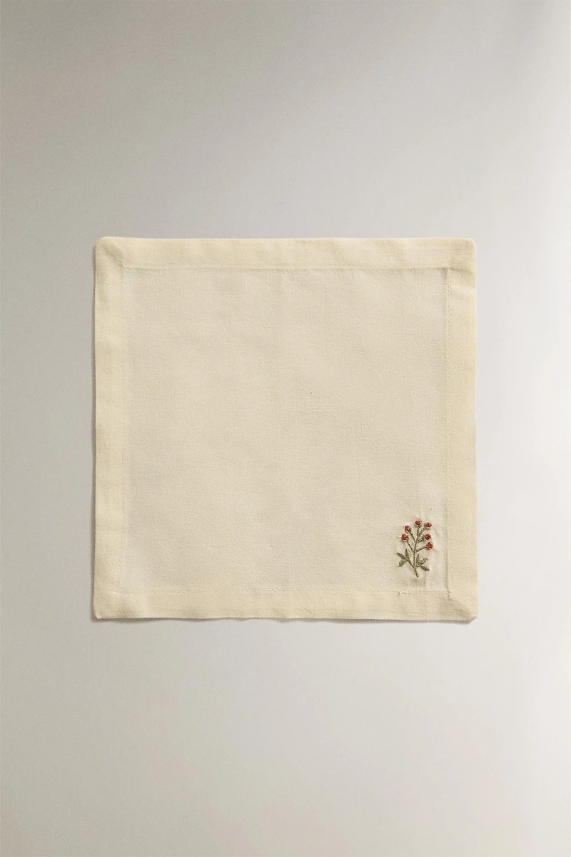 EMBROIDERED FLORAL NAPKIN PACK (PACK OF 4)