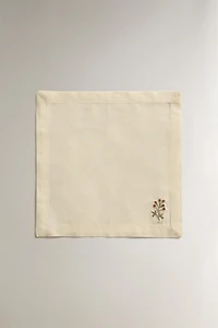 EMBROIDERED FLORAL NAPKIN PACK (PACK OF 4)