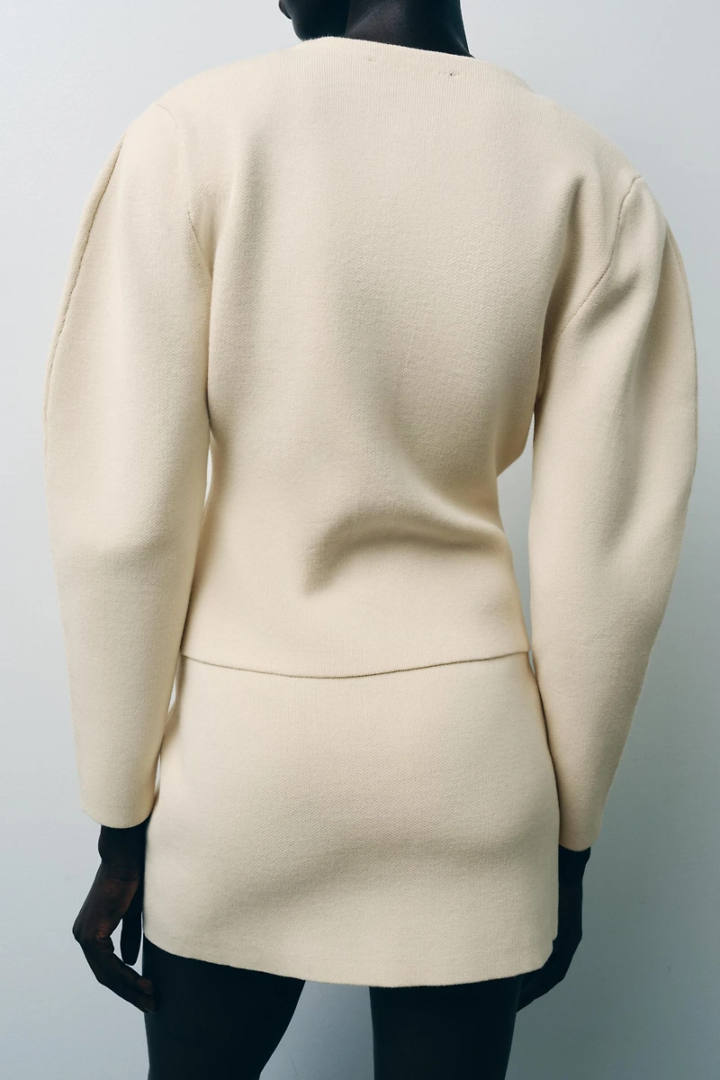 GILET EN MAILLE AJUSTÉ À BOUTONS