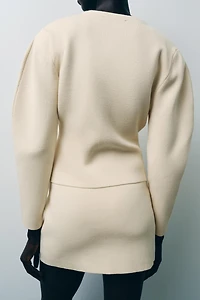 GILET EN MAILLE AJUSTÉ À BOUTONS