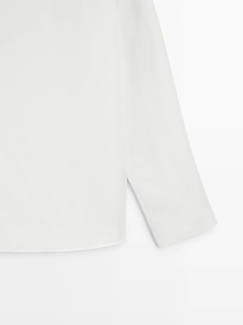 Flowing shirt with button details