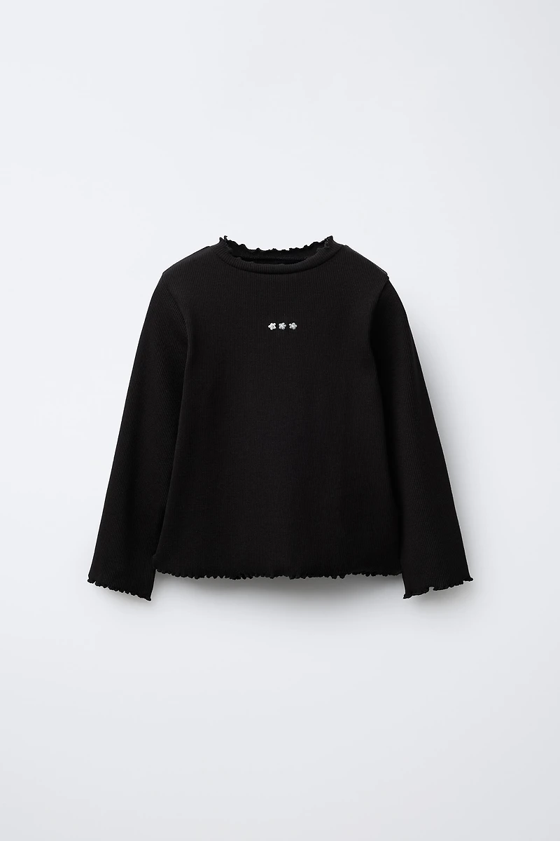 RIBBED TOP WITH EMBROIDERED DETAIL