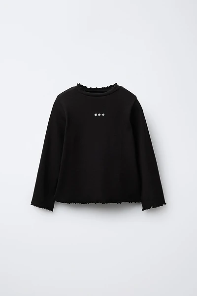 RIBBED TOP WITH EMBROIDERED DETAIL