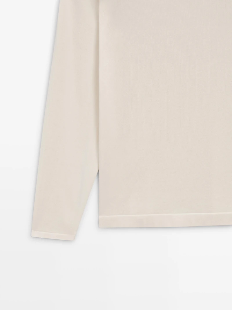 Knit 100% cotton crew neck sweater