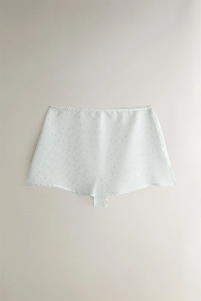 FLORAL PRINT SHORTS WITH SLITS