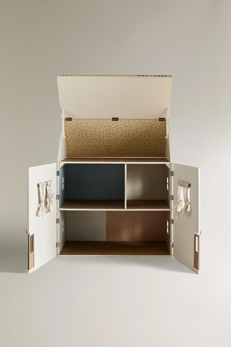 KIDS’ DOLLHOUSE TOY