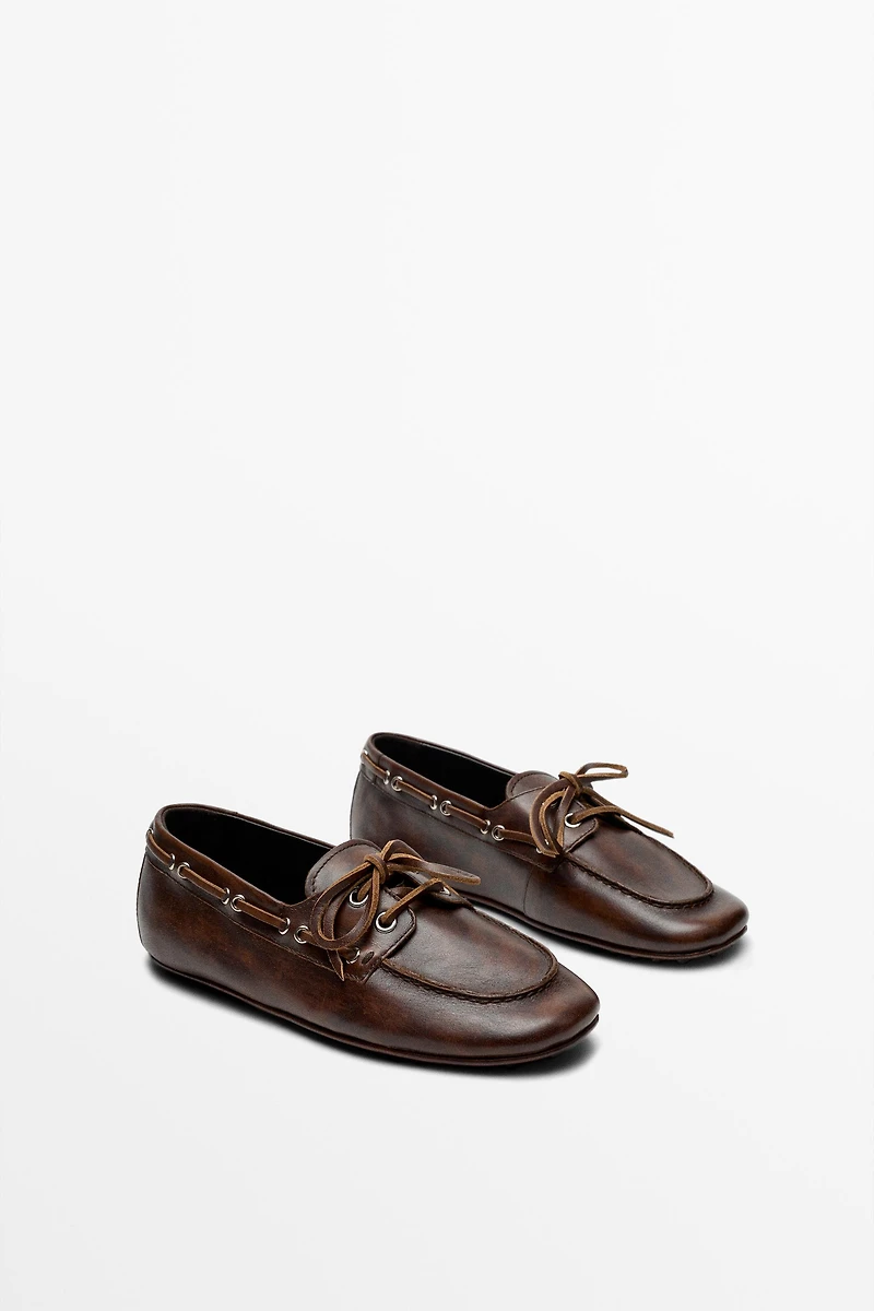 Leather lace-up boat shoe
