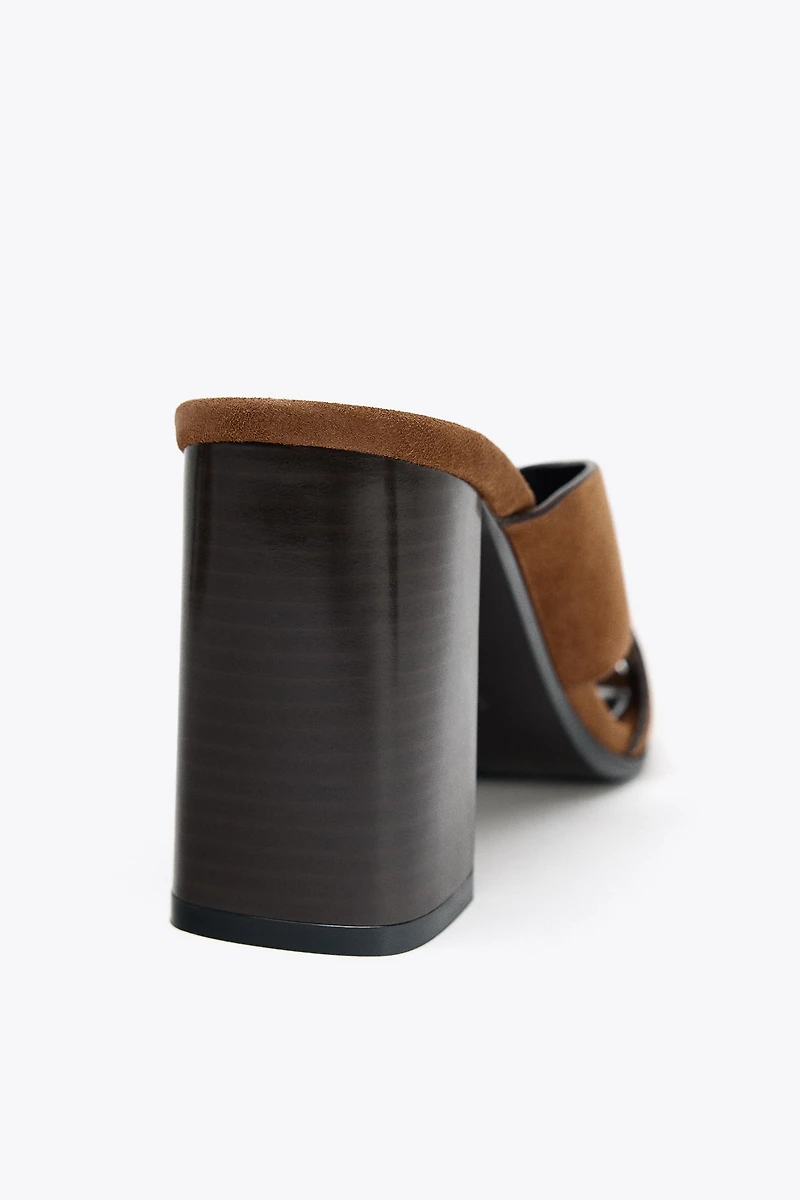WIDE HEELED SPLIT LEATHER SANDALS