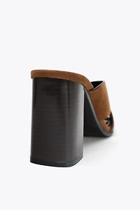 WIDE HEELED SPLIT LEATHER SANDALS