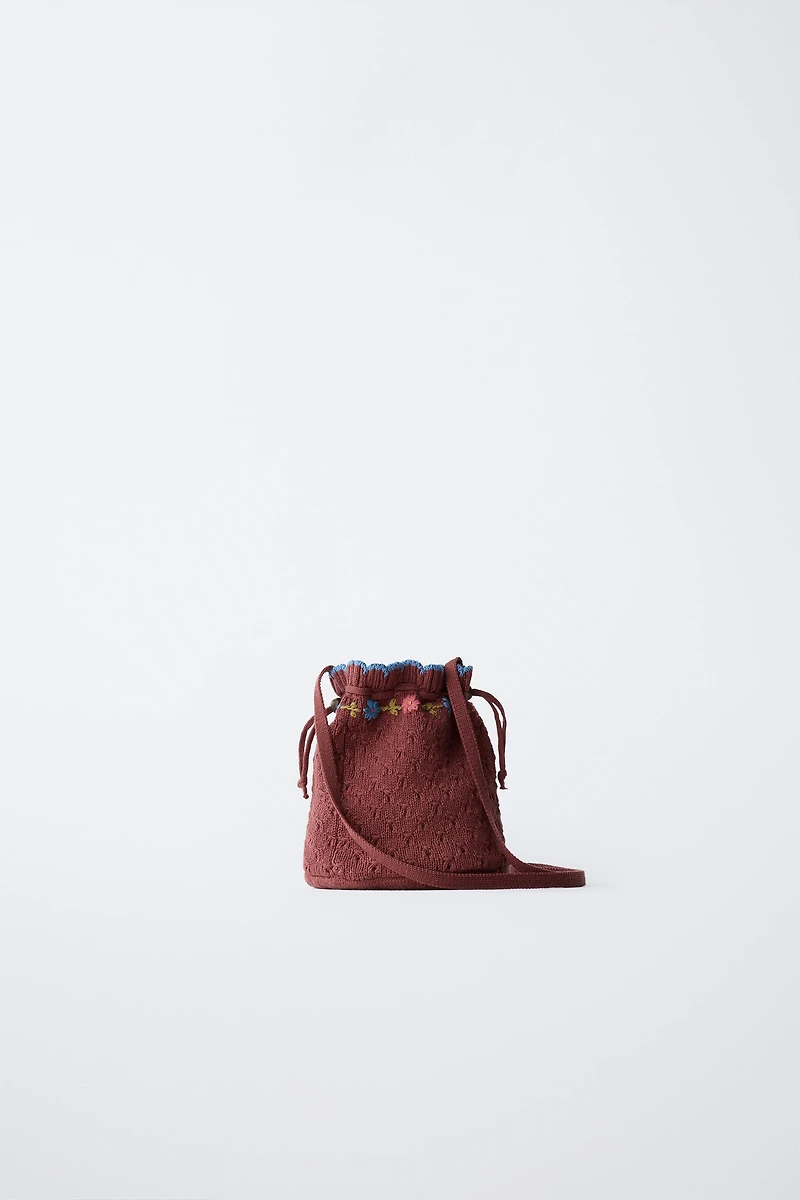 SAC BANDOULIÈRE EN MAILLE FLEURS BRODÉES