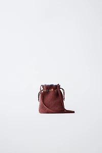 SAC BANDOULIÈRE EN MAILLE FLEURS BRODÉES