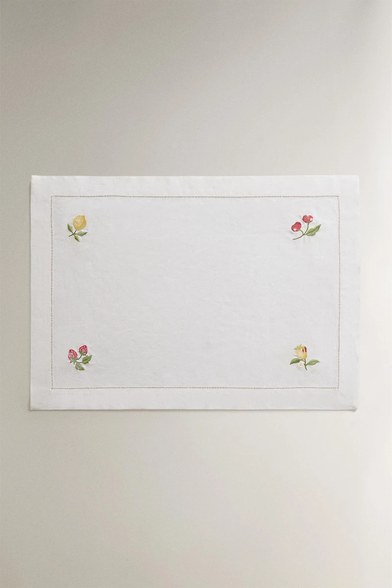 EMBROIDERED FRUIT PLACEMAT