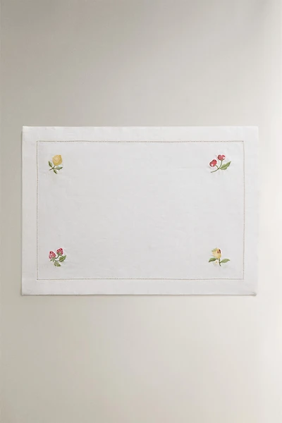 EMBROIDERED FRUIT PLACEMAT