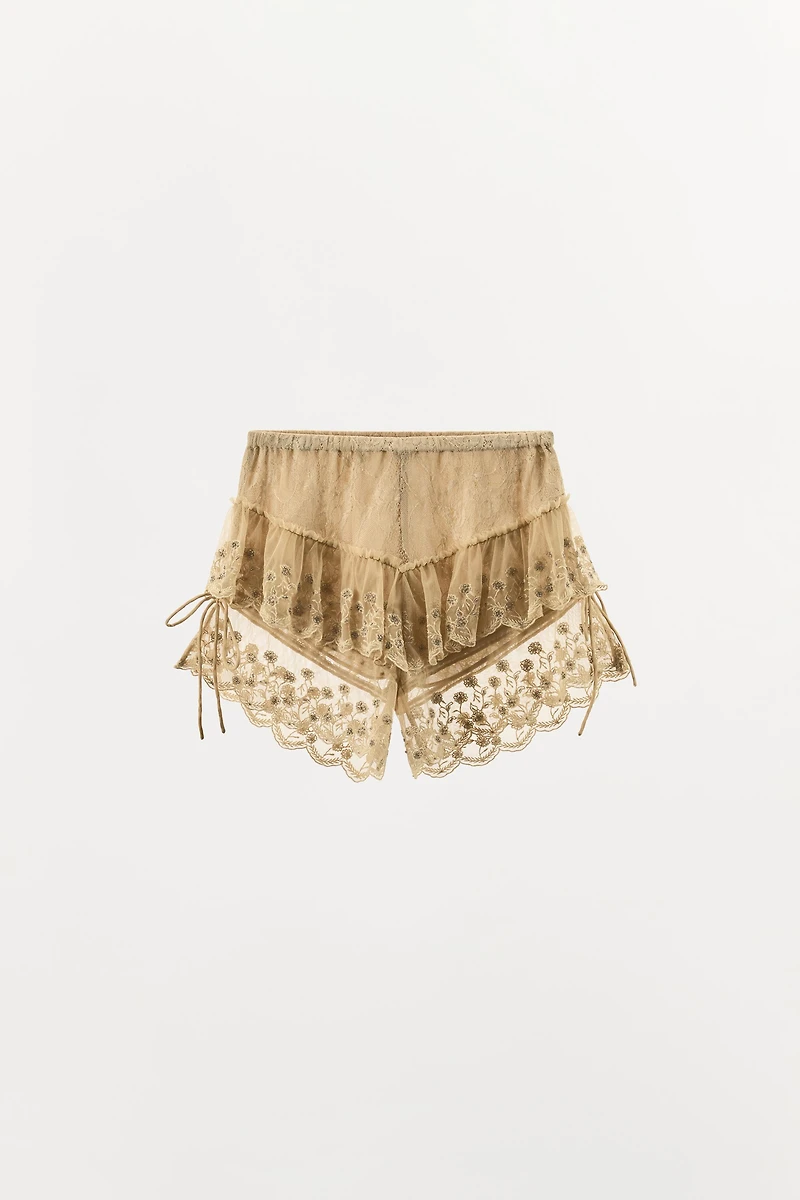 EMBROIDERED RUFFLE SHORTS