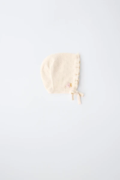 EMBROIDERED FLOWER KNIT BONNET