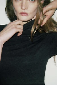ASYMMETRIC TURTLENECK T-SHIRT