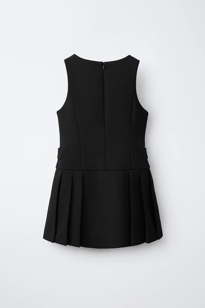 ROBE DÉTAIL PLIS PLATS