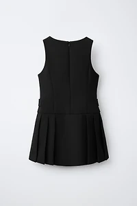 ROBE DÉTAIL PLIS PLATS