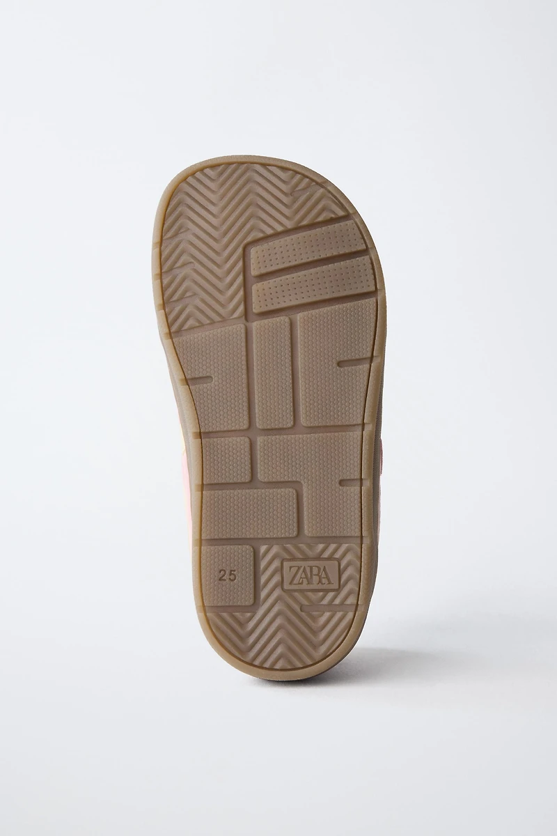 CONTRAST BAREFOOT SNEAKERS