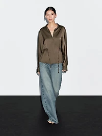 Flowing shirt with waist detail