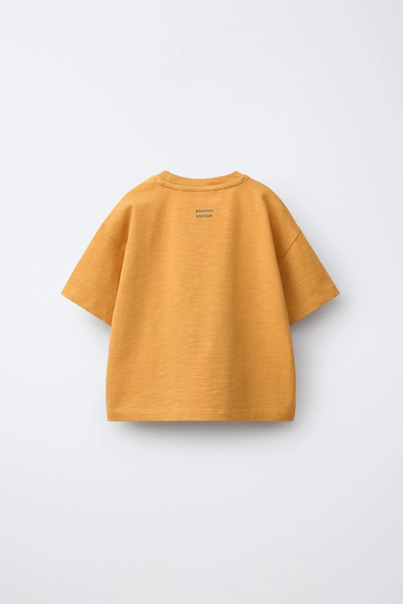 T-SHIRT À INSCRIPTION IMPRIMÉE