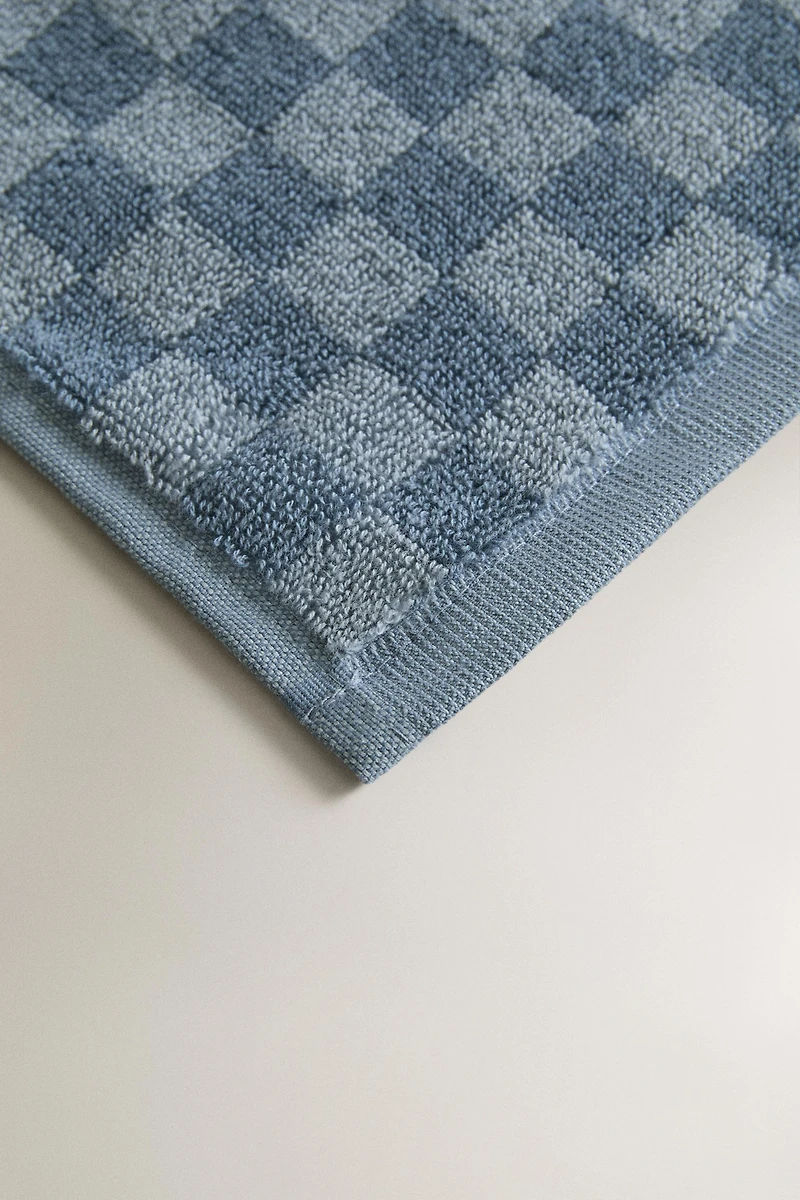 CHECKERBOARD BATH TOWEL