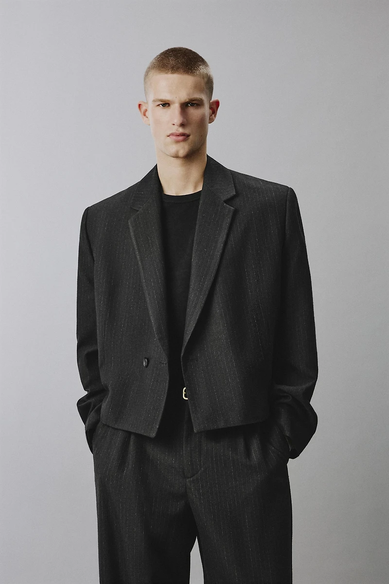 PINSTRIPE CROPPED FIT SUIT BLAZER