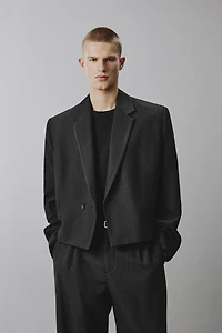 PINSTRIPE CROPPED FIT SUIT BLAZER