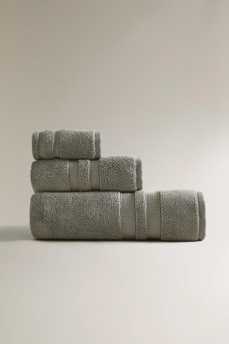 EXTRA SOFT DOUBLE BORDER BATH TOWEL