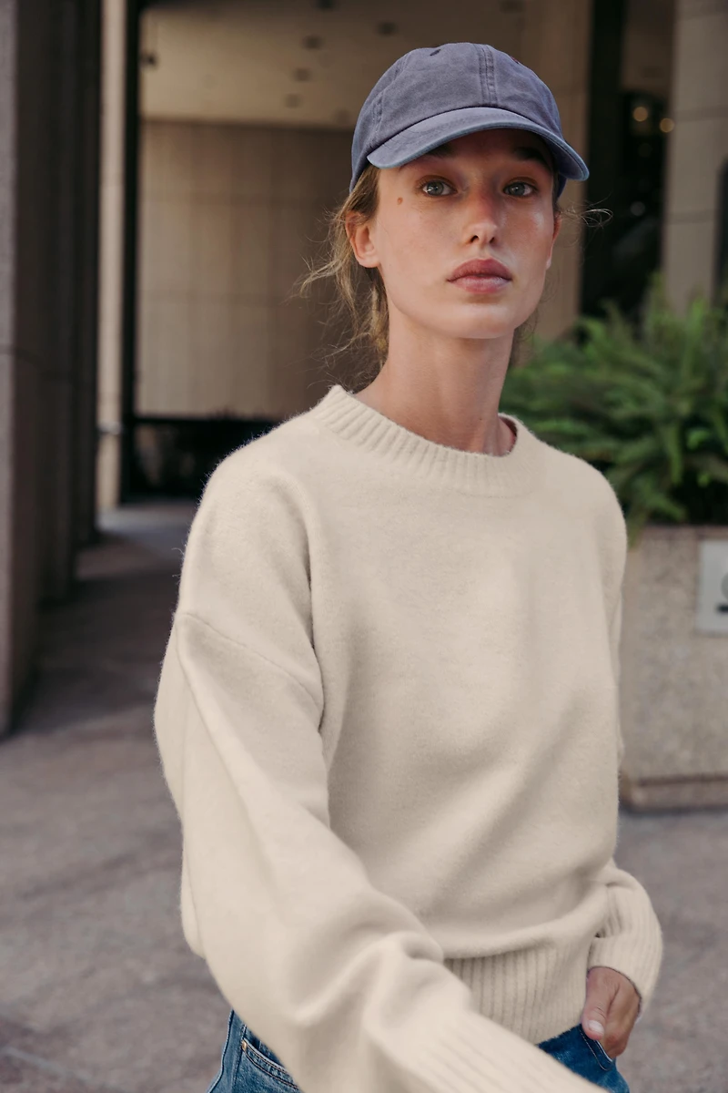 SOFT BASIC KNIT SWEATER