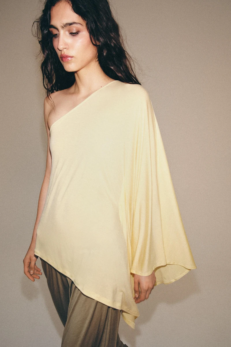 ASYMMETRIC CAPE