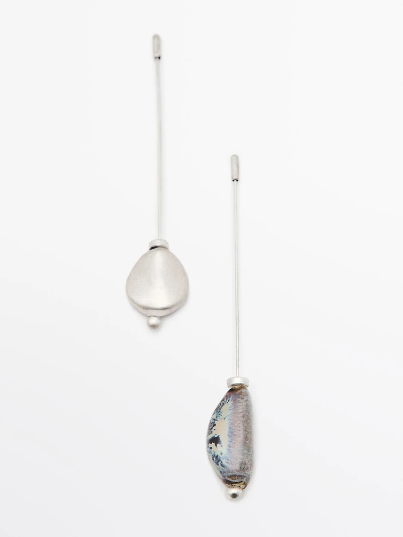 Brooch with ceramic leaf piece