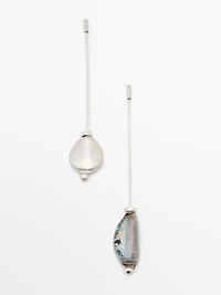Brooch with ceramic leaf piece