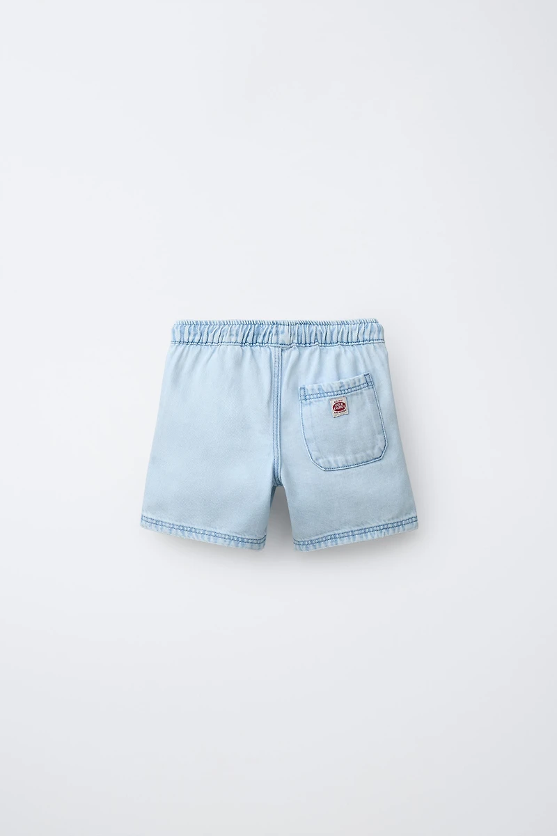 DENIM SHORTS WITH LABEL