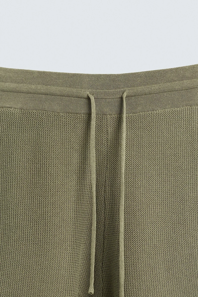 TEXTURED KNIT SHORTS