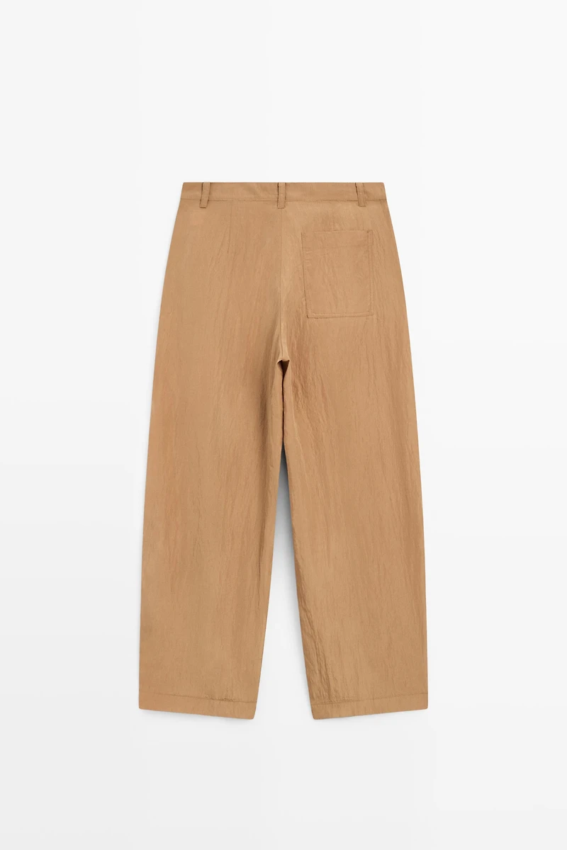 Lightweight barrel fit trousers