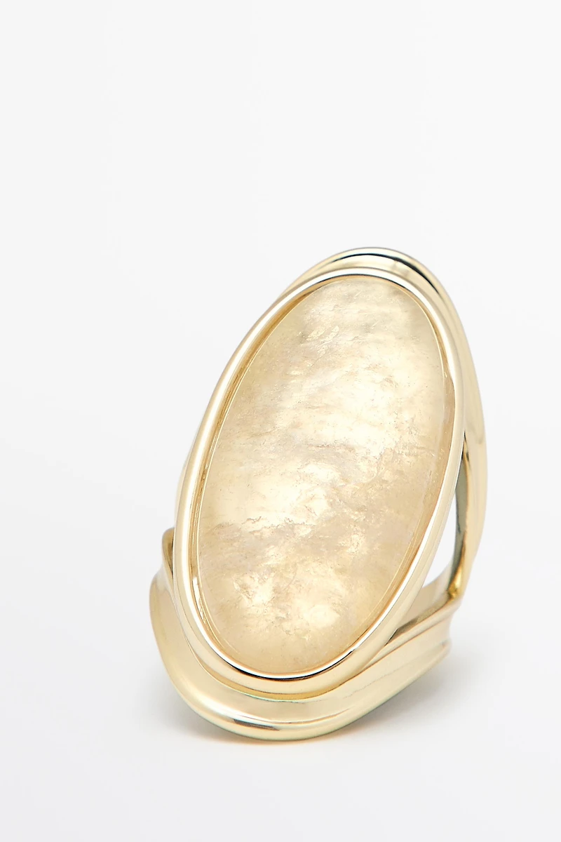 Oval Quartz Ring