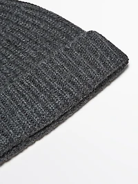Ribbed 100% cashmere beanie