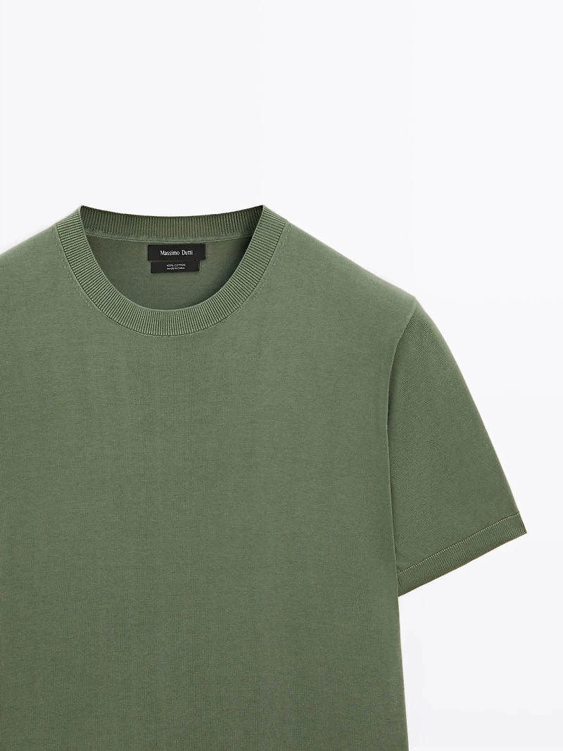 Short sleeve knit T-shirt