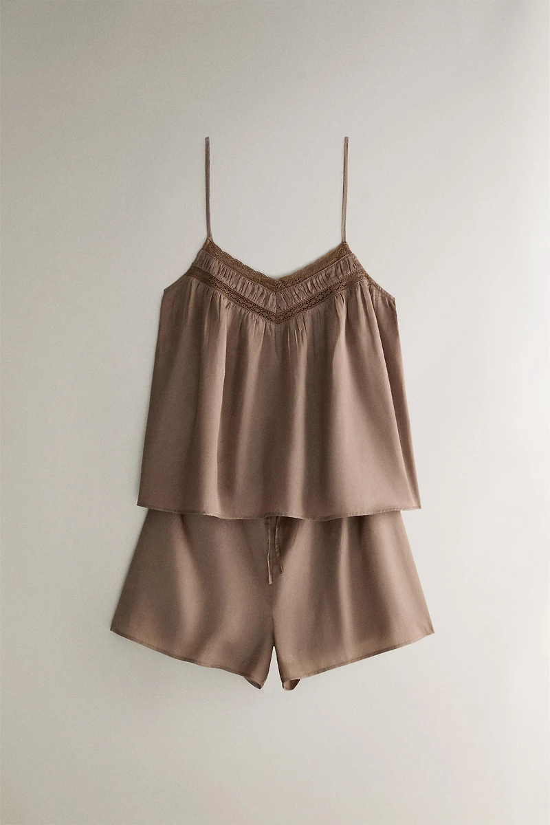 GATHERED SATEEN TOP