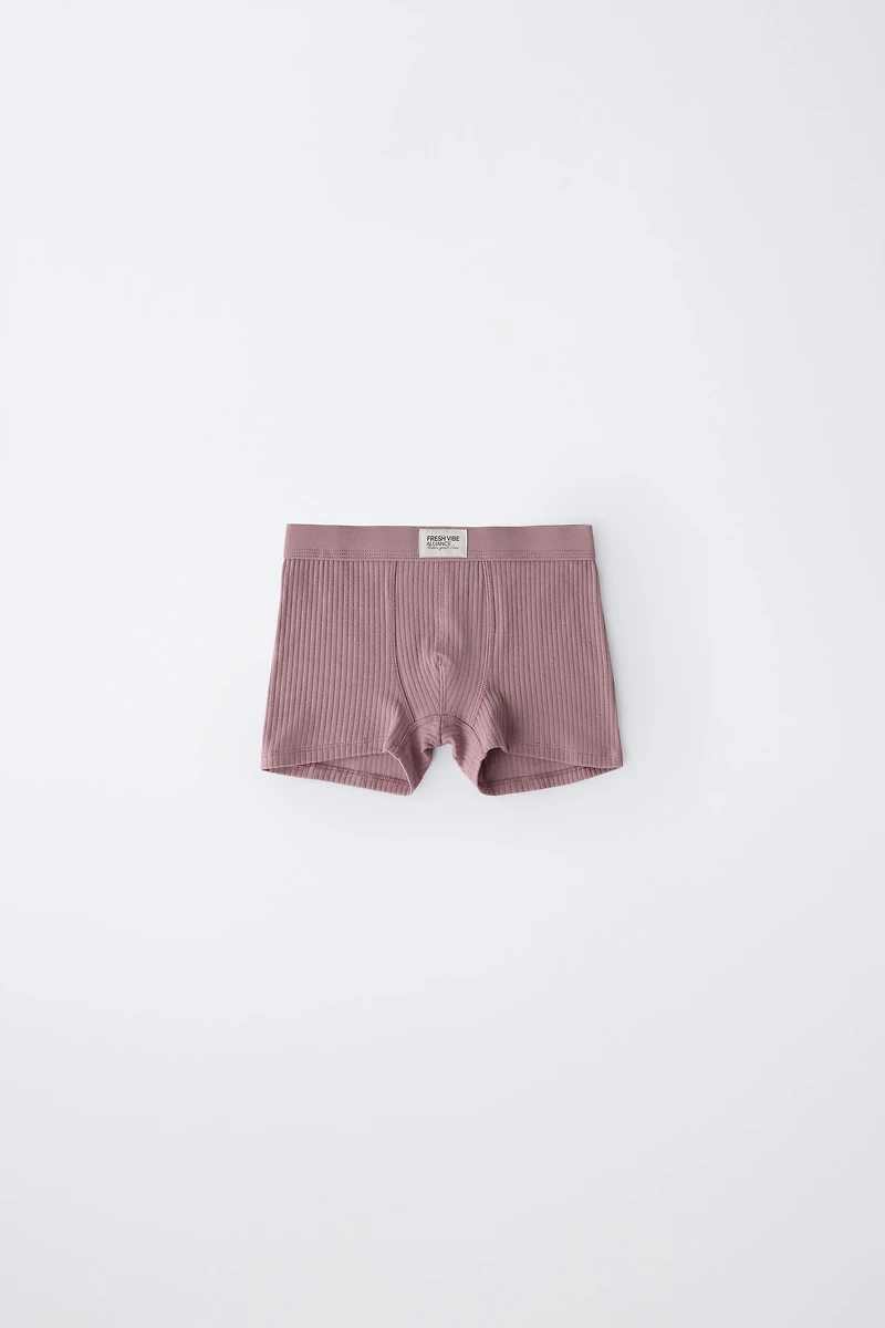 AGES 6- / THREE-PACK OF RIBBED BOXERS WITH LABEL